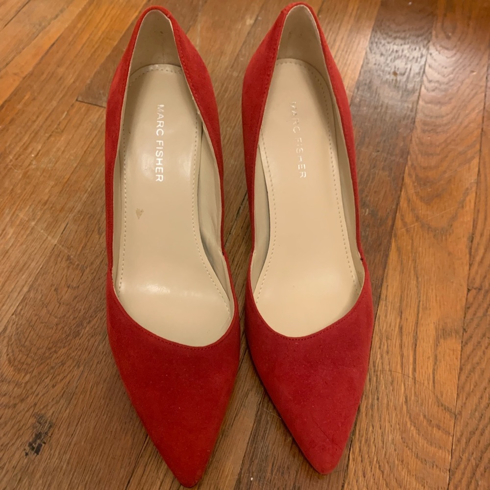 Red velvet heels, 7.5